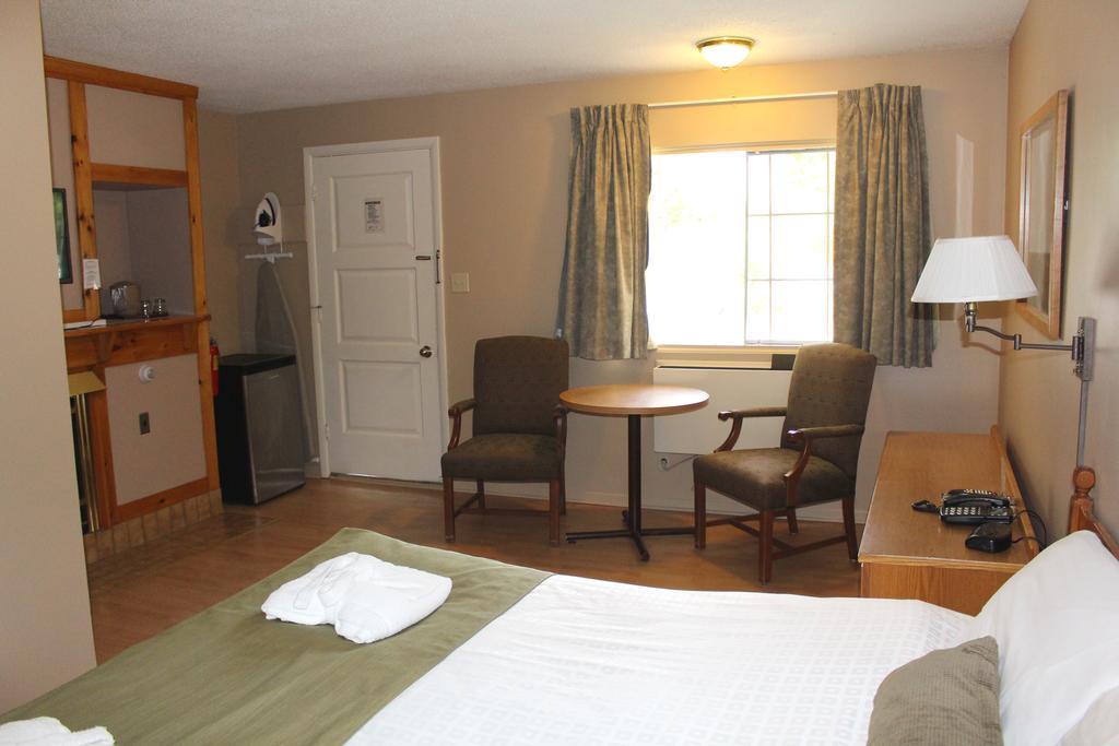 Colonial Resort-1000Islands Gananoque Kültér fotó